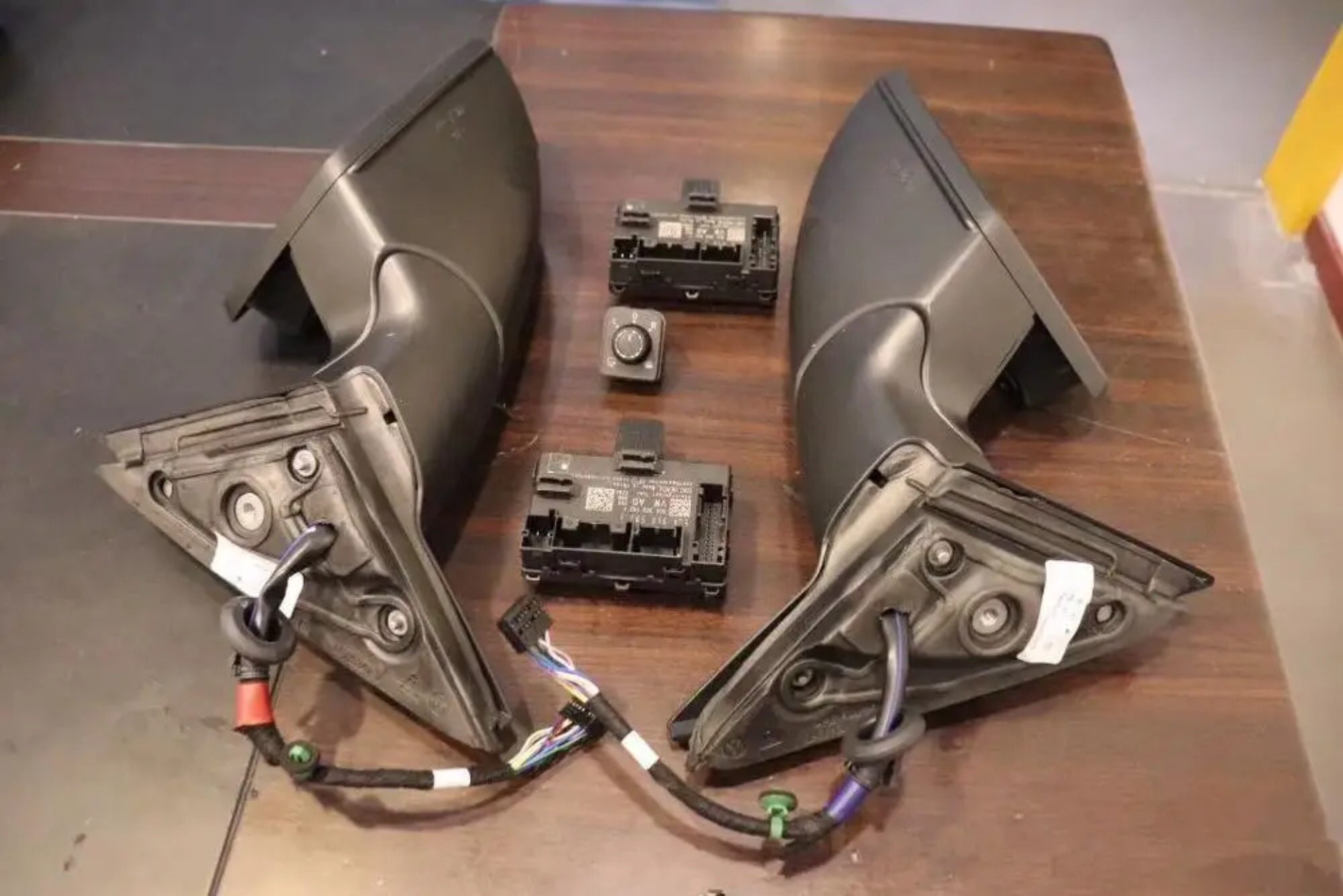 how do i know if my bmw has folding mirrors