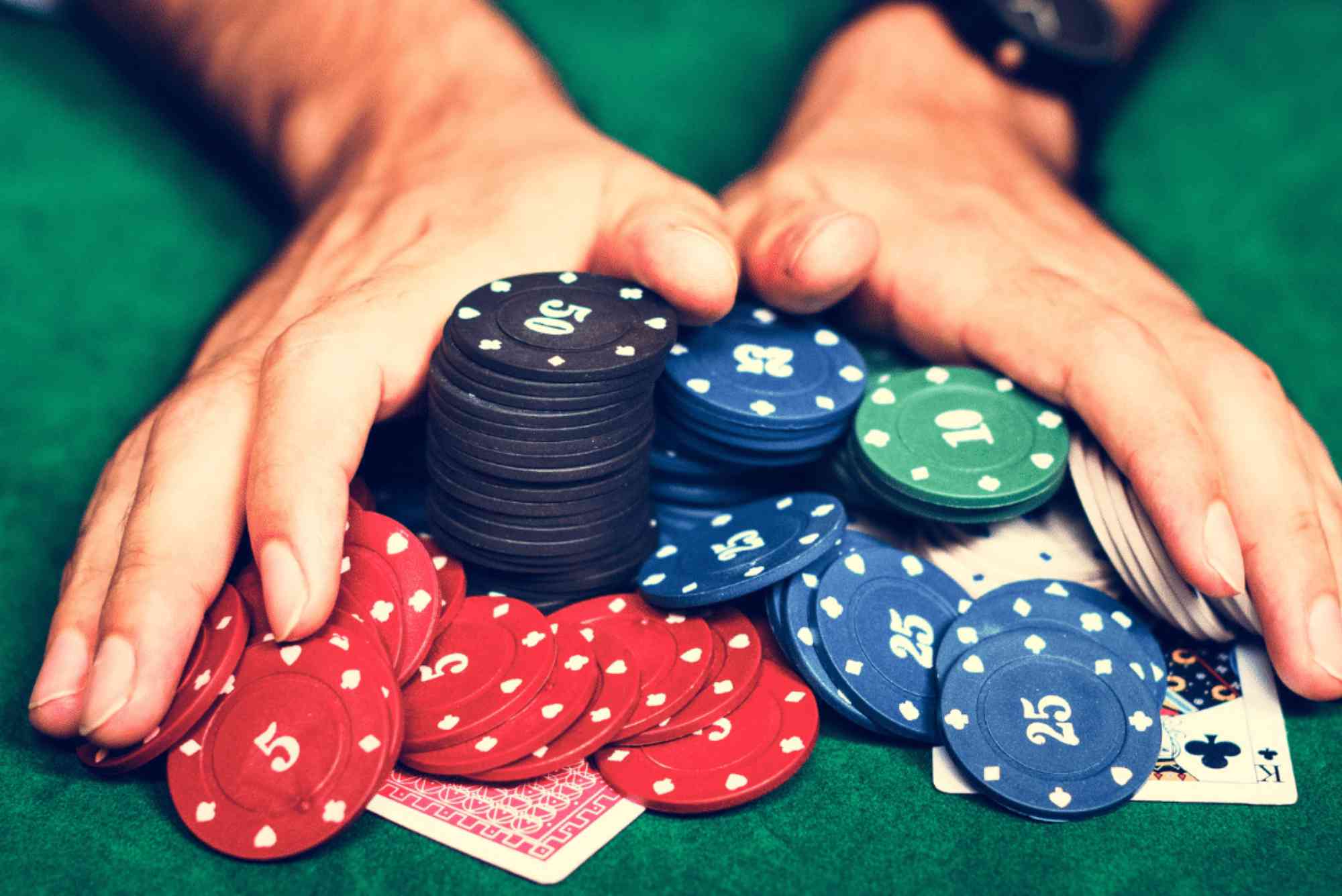 What Are the Top Features of Live Poker?