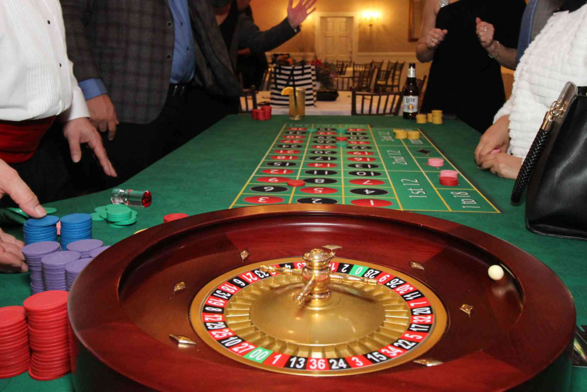 What is the easiest casino game to learn?